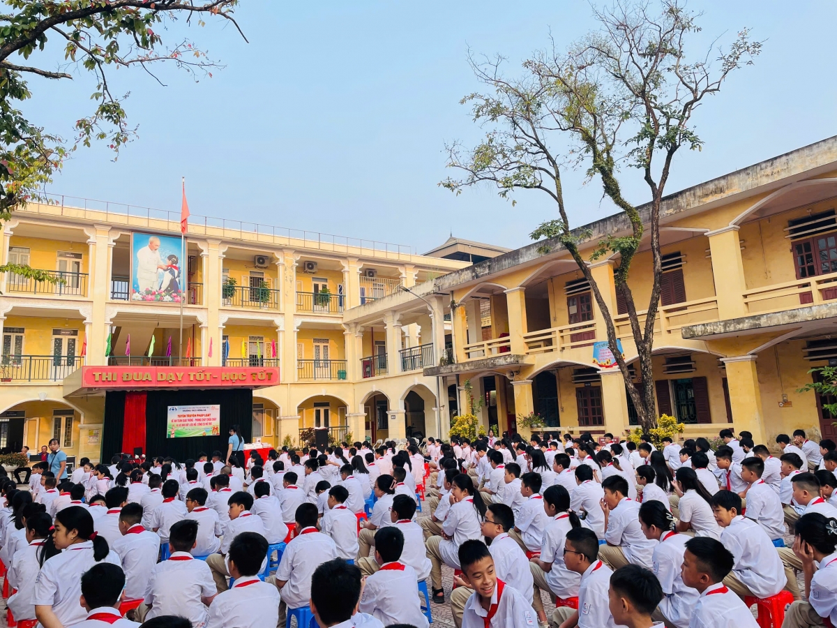 Trường THCS Hồng Hà (phường Sơn Tây) nằm trong diện phải sắp xếp do khó khăn trong tuyển sinh, không đảm bảo sĩ số lớp học (Ảnh: Trường THCS Hồng Hà)