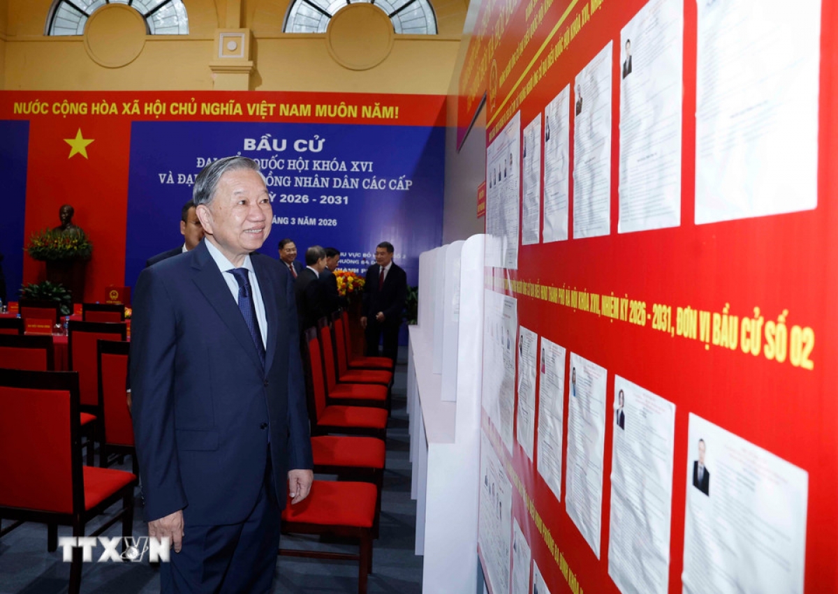 Tổng Bí thư Tô Lâm bỏ phiếu bầu cử Đại biểu Quốc hội khóa XVI và Đại biểu Hội đồng nhân dân các cấp nhiệm kỳ 2026-2031 tại Khu vực bỏ phiếu số 02 phường Ba Đình, thành phố Hà Nội.