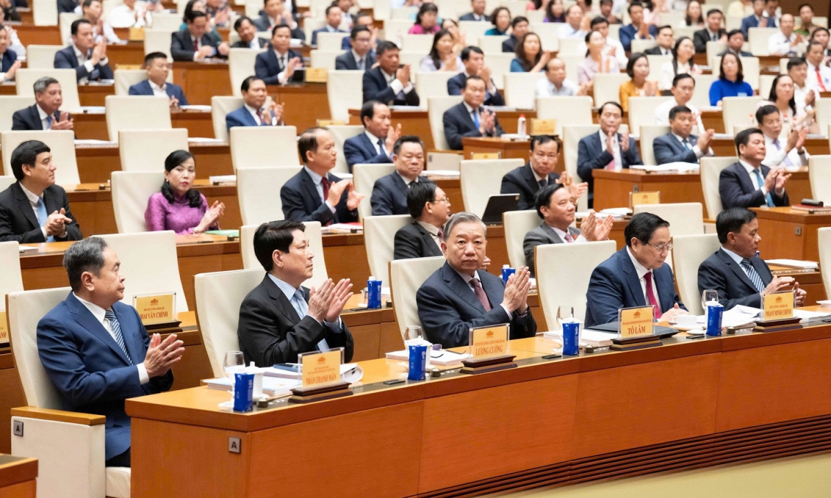 Các đồng chi lãnh đạo chủ chốt Đảng, Nhà nước dự hội nghị.