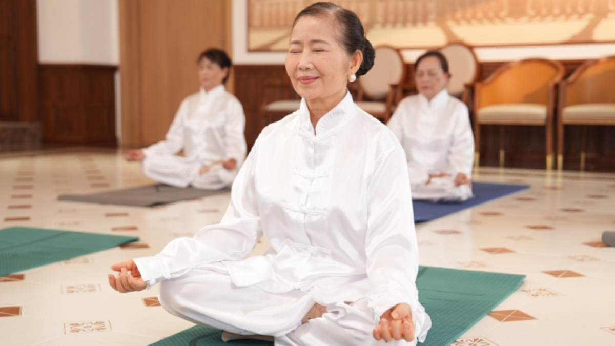 Người cao tuổi cần lựa chọn cho mình lối sống tích cực, an yên. Ảnh Ngaymoionline