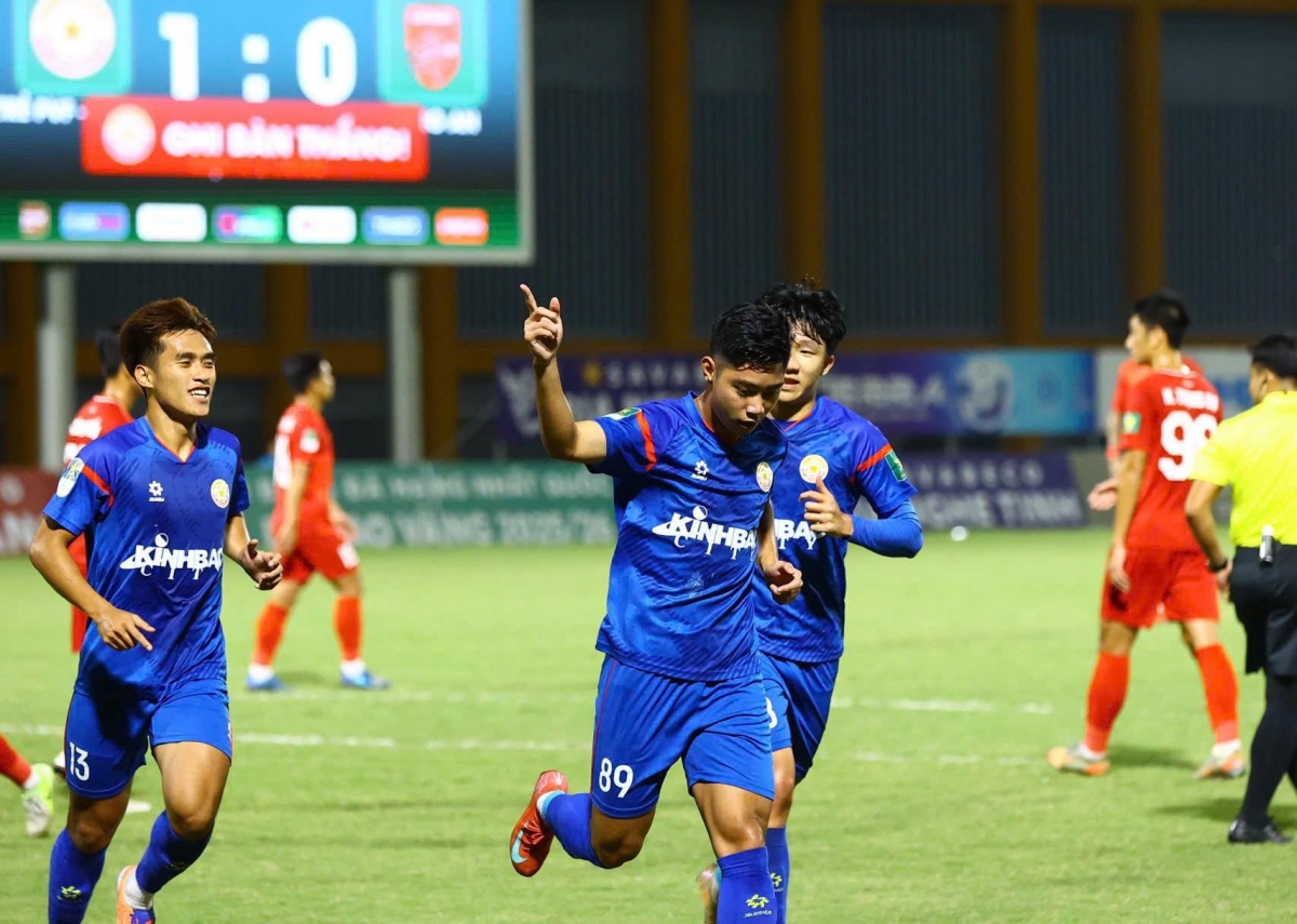 Vua phá lưới Hoàng Anh mở tỷ số từ chấm 11m (Ảnh: Trẻ PVF-CAND)