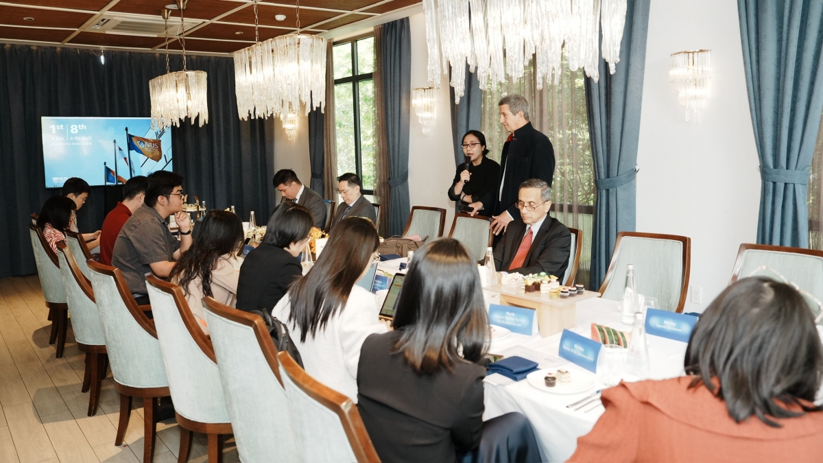 GS. Andrew K Rose, Hiệu trưởng Trường Kinh doanh NUS (NUS Business School), Đại học Quốc gia Singapore trở lại tìm hiểu và làm việc tại Việt Nam. Ảnh: NUS
