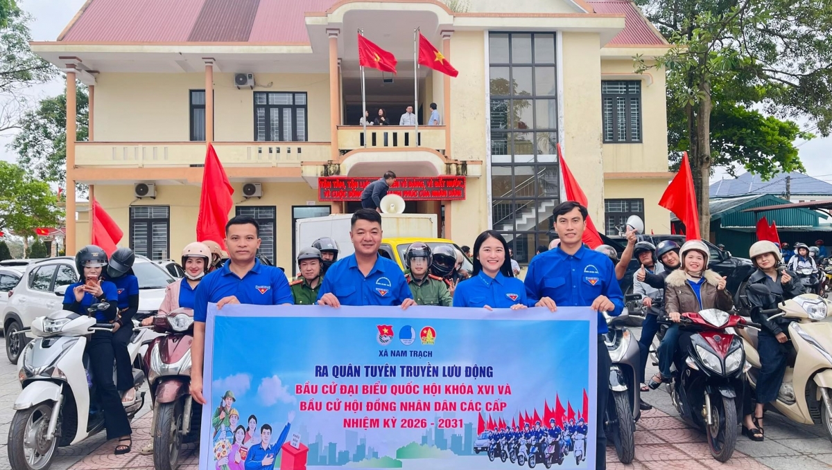 Tổ thông tin tuyên truyền lưu động do đoàn viên thanh niên làm nòng cốt. Ảnh: tienphong.vn