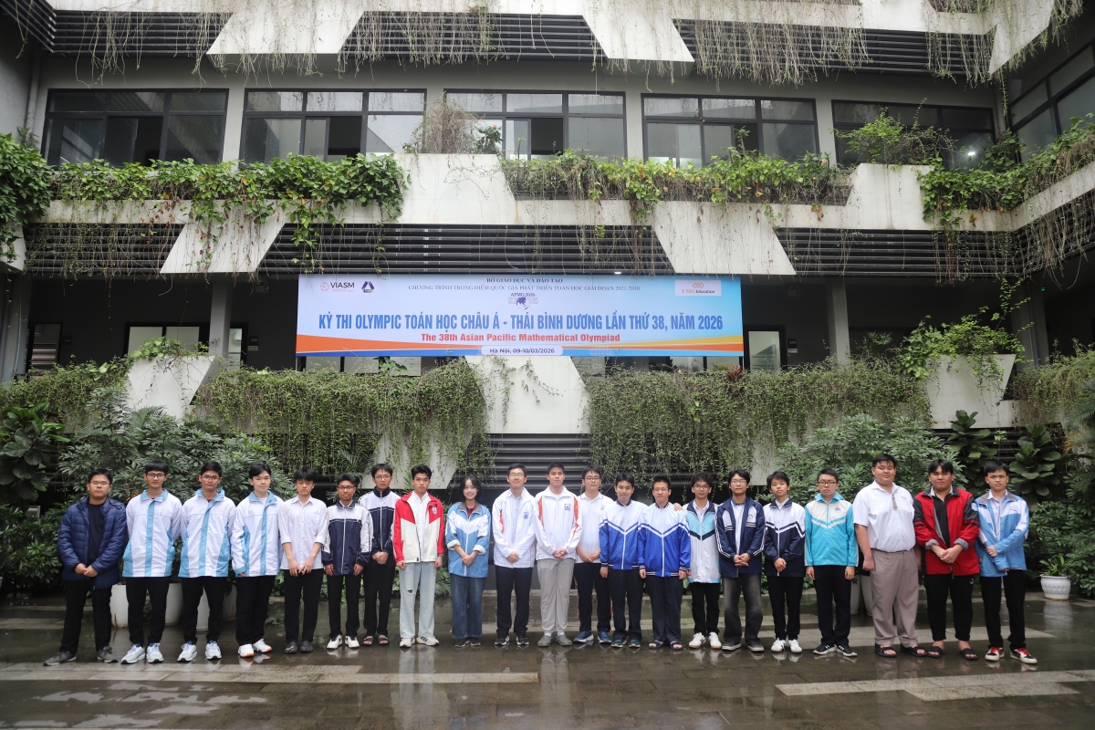 Đoàn học sinh Việt Nam tham dự kỳ thi APMO 2026 (Ảnh: VIASM)