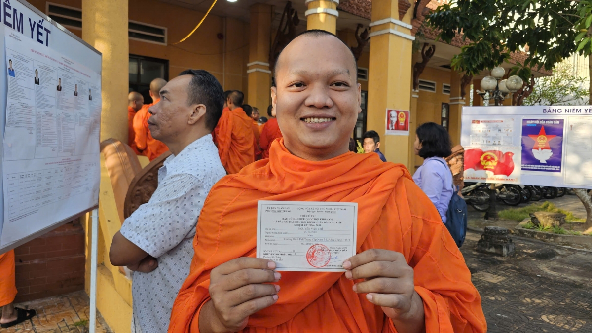 Cử tri Kh'mer chùa Sóc Trăng
(TP Cần Thơ) vừa hoàn thành việc bầu cử