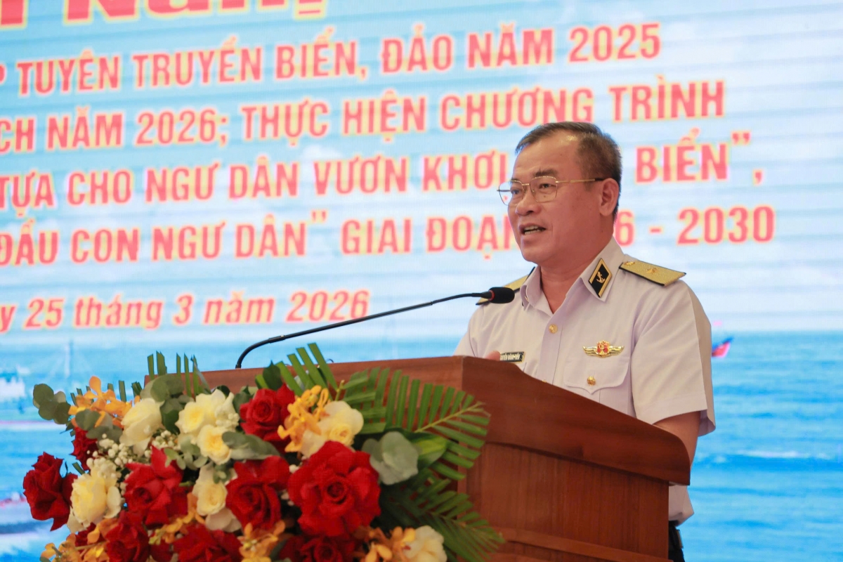 Chuẩn đô đốc Nguyễn Đăng Tiến- Chính ủy Vùng 3 Hải quân đánh giá cao
công tác tuyên truyền của Vùng năm 2025 (Ảnh: CTV)