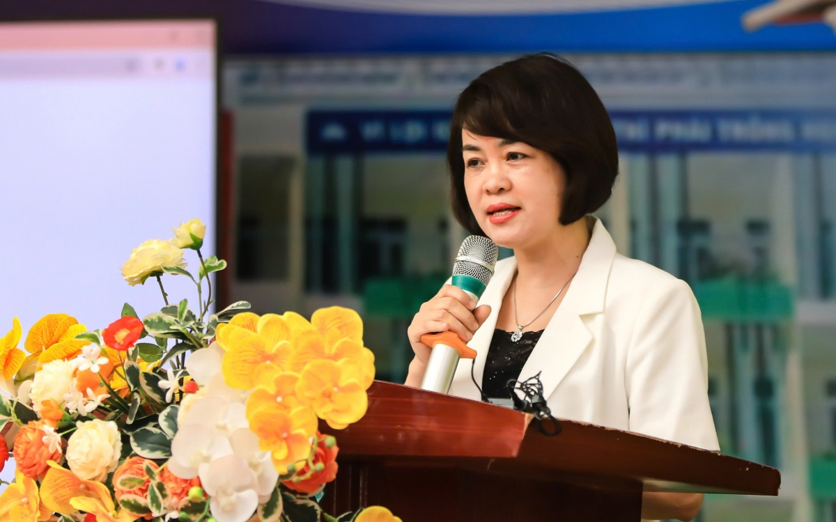 Cô giáo Nguyễn Thị Thảo, Hiệu trưởng Trường Tiểu học Văn Tiến Dũng (Ảnh: Võ Việt)