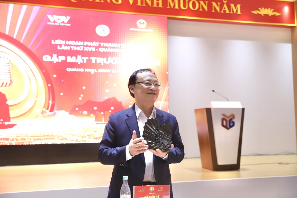 Đồng chí Đỗ Tiến Sỹ, Ủy viên Trung ương Đảng, Tổng Giám đốc Đài Tiếng nói Việt Nam, Phó trưởng Ban Tuyên giáo và Dân vận Trung ương, Trưởng Ban chỉ đạo Liên hoan Phát thanh toàn quốc, phát biểu tại buổi gặp mặt.