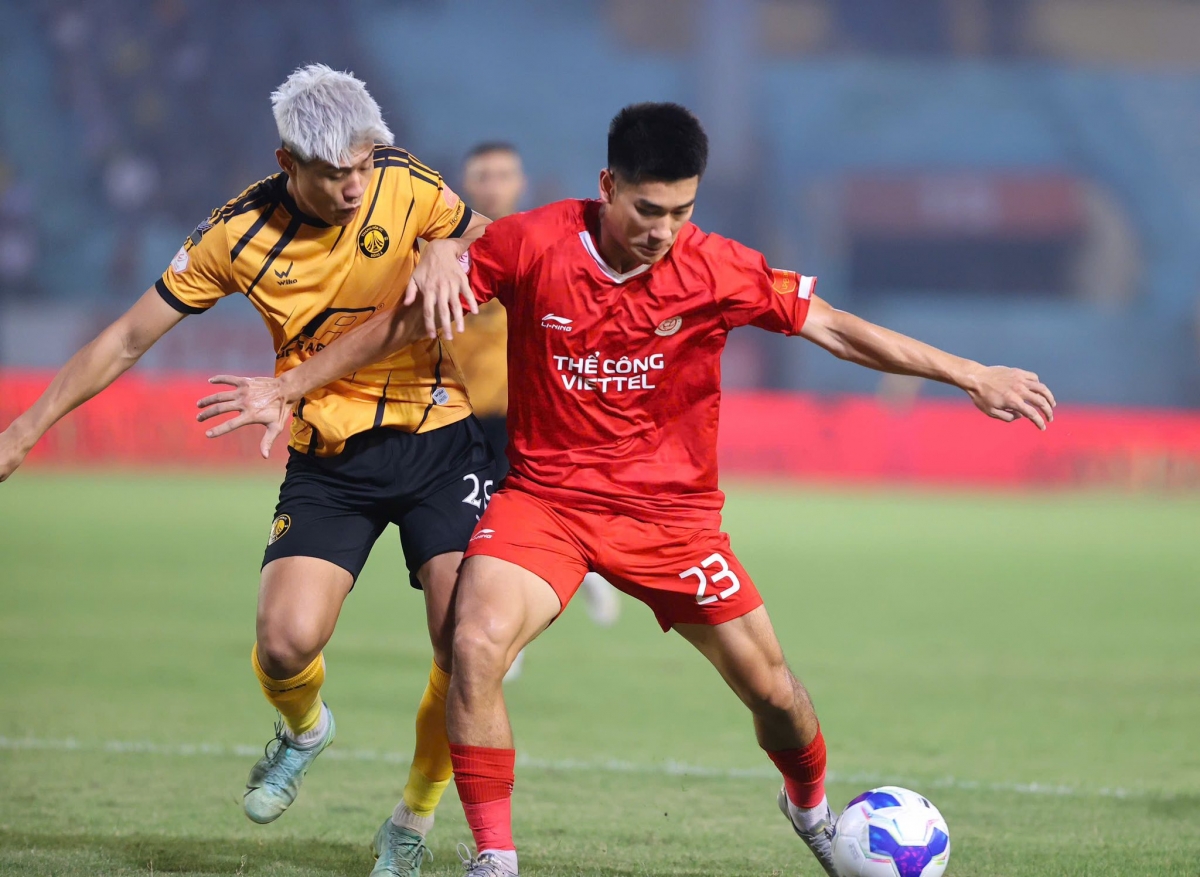 Trên sần nhà, Thể Công Viettel (áo đỏ) quyết tâm giành trọn 3 điểm (Ảnh Thể Công Viettel)
