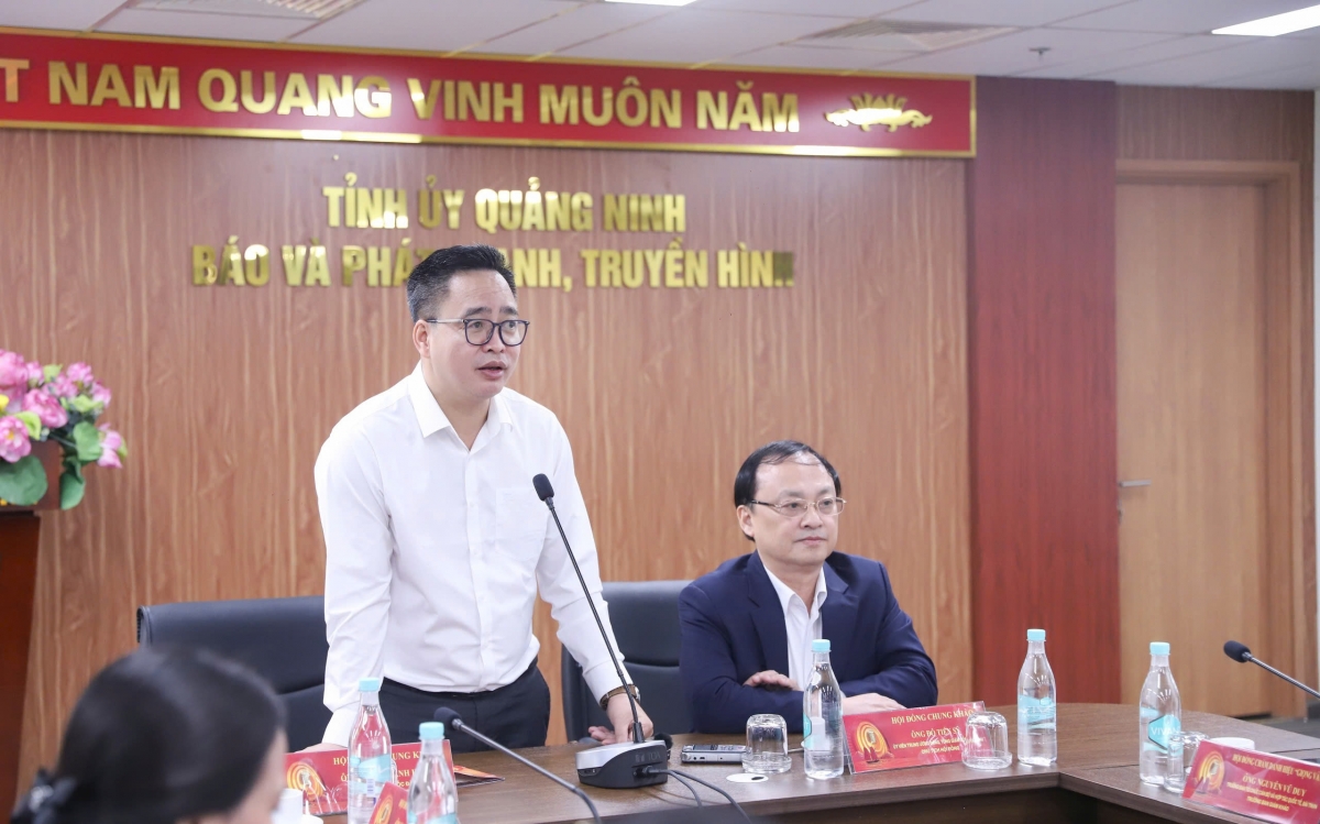 Phó tổng Giám đốc VOV Phạm Mạnh hùng phát biểu cuộc họp Hội đồng chung khảo.