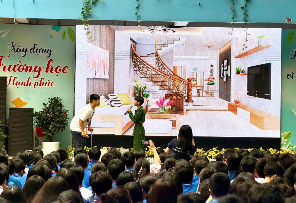 Các em tự xây dựng vở kịch về lòng yêu nước với thông điệp yêu nước không nằm ở những biểu hiện hình thức, mà bắt đầu từ những việc làm cụ thể mỗi ngày (Ảnh: THCS Chương Dương)