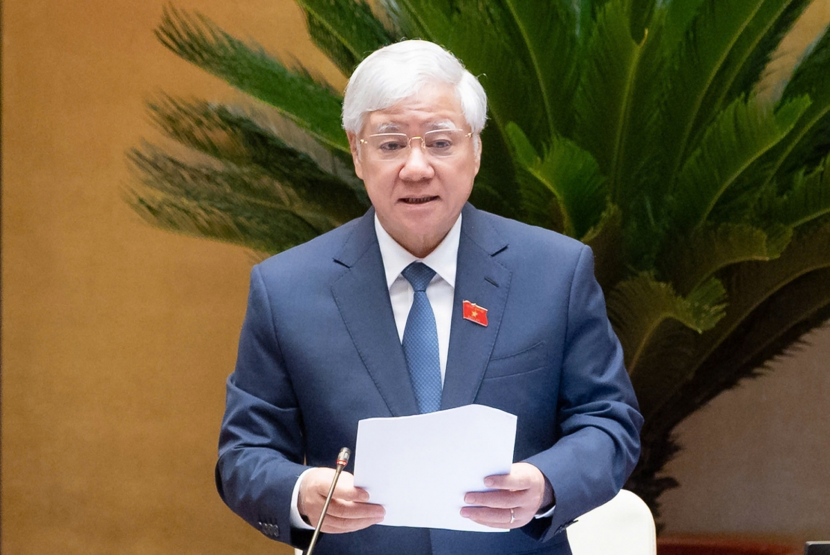 Phó Chủ tịch Thường trực Quốc hội Đỗ Văn Chiến điều hành Phiên bế mạc Kỳ họp thứ Nhất, Quốc hội khoá XVI (Ảnh: Quochoi.vn)