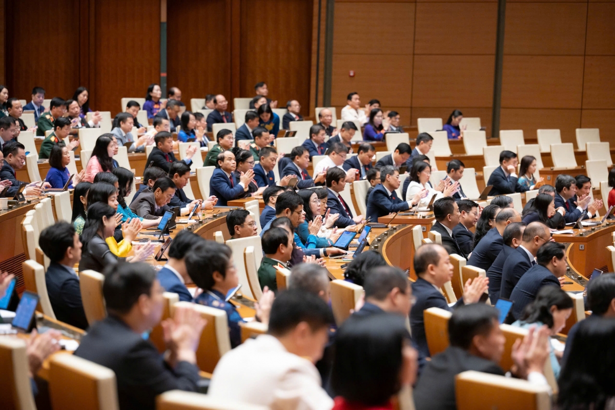 Các đại biểu tham gia Phiên họp toàn thể ở Hội trường (Ảnh: Quochoi.vn)