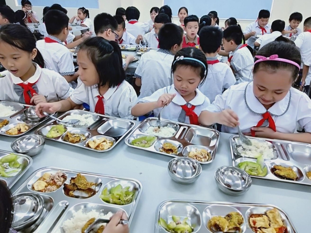 Bộ Y tế yêu cầu các địa phương tăng cường công tác đảm bảo an toàn thực phẩm tại bếp ăn tập thể, trưởng học. (Ảnh Internet)
