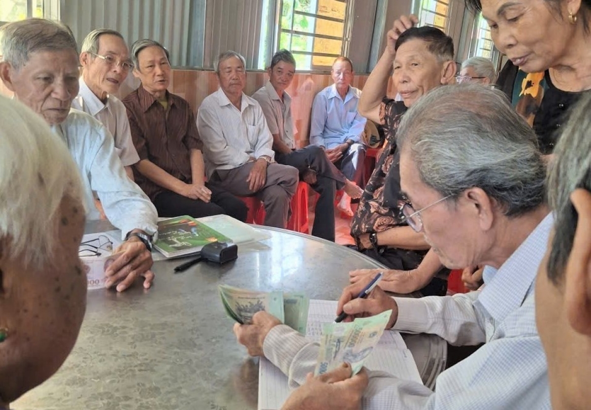 Chi hội Người cao tuổi thôn La Dày góp vốn giúp nhau