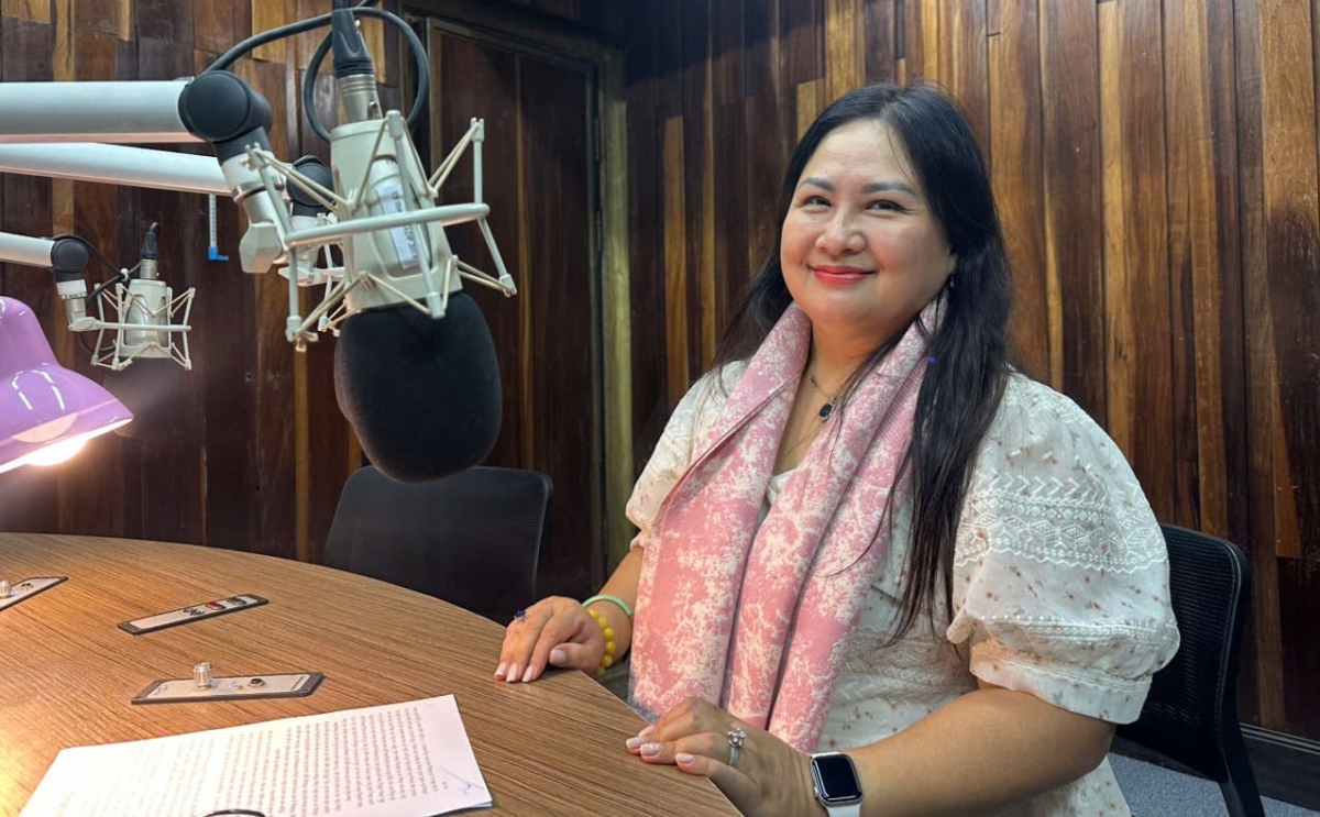 Chuyên gia tâm lý Vũ Thu Hà tại phòng thu VOV2