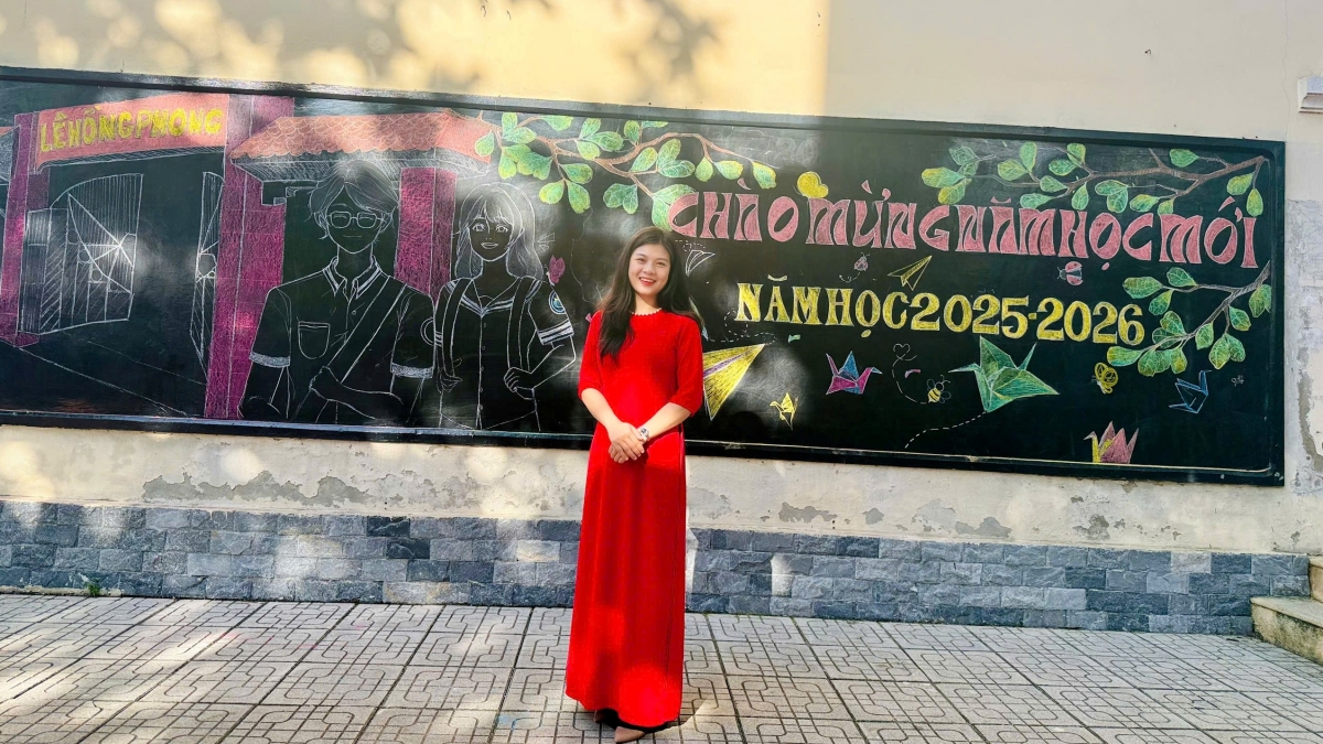 Cô giáo Nguyễn Thị Bích Đào, giáo viên môn Tin học, trường THPT Chuyên Lê Hồng Phong trở thành đại biểu Quốc hội trẻ tuổi nhất tỉnh Ninh Bình. Ảnh: NVCC