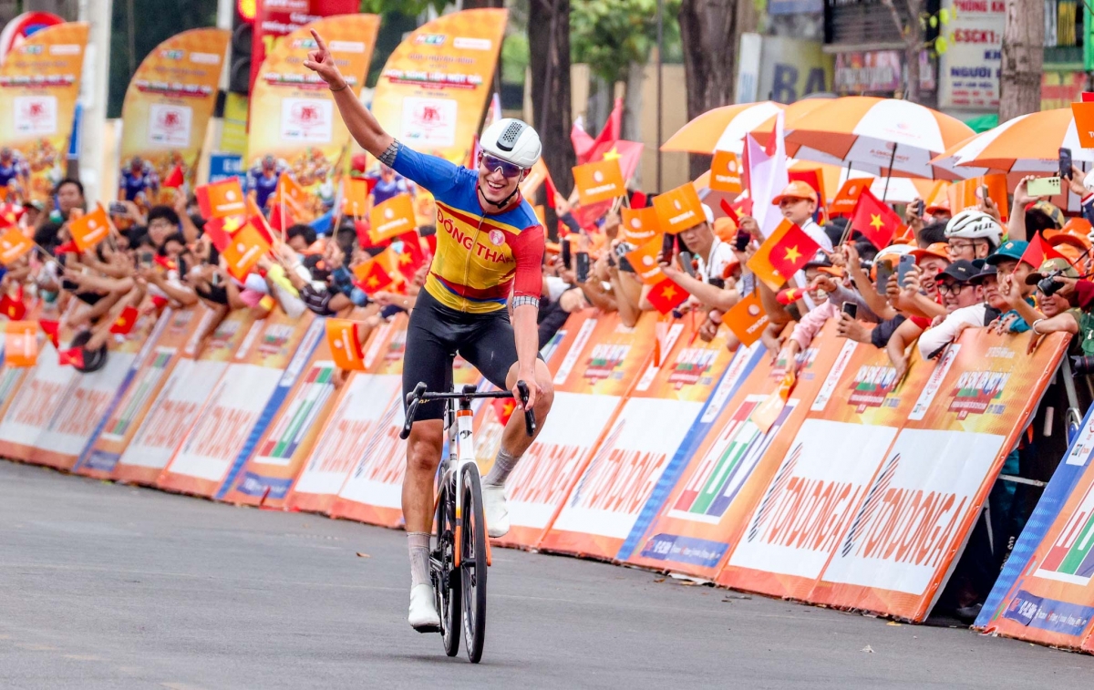 Christoph Janssen lần thứ hai mang về chiến thắng chặng cho đội Đồng Tháp 1 (ảnh: BTC)