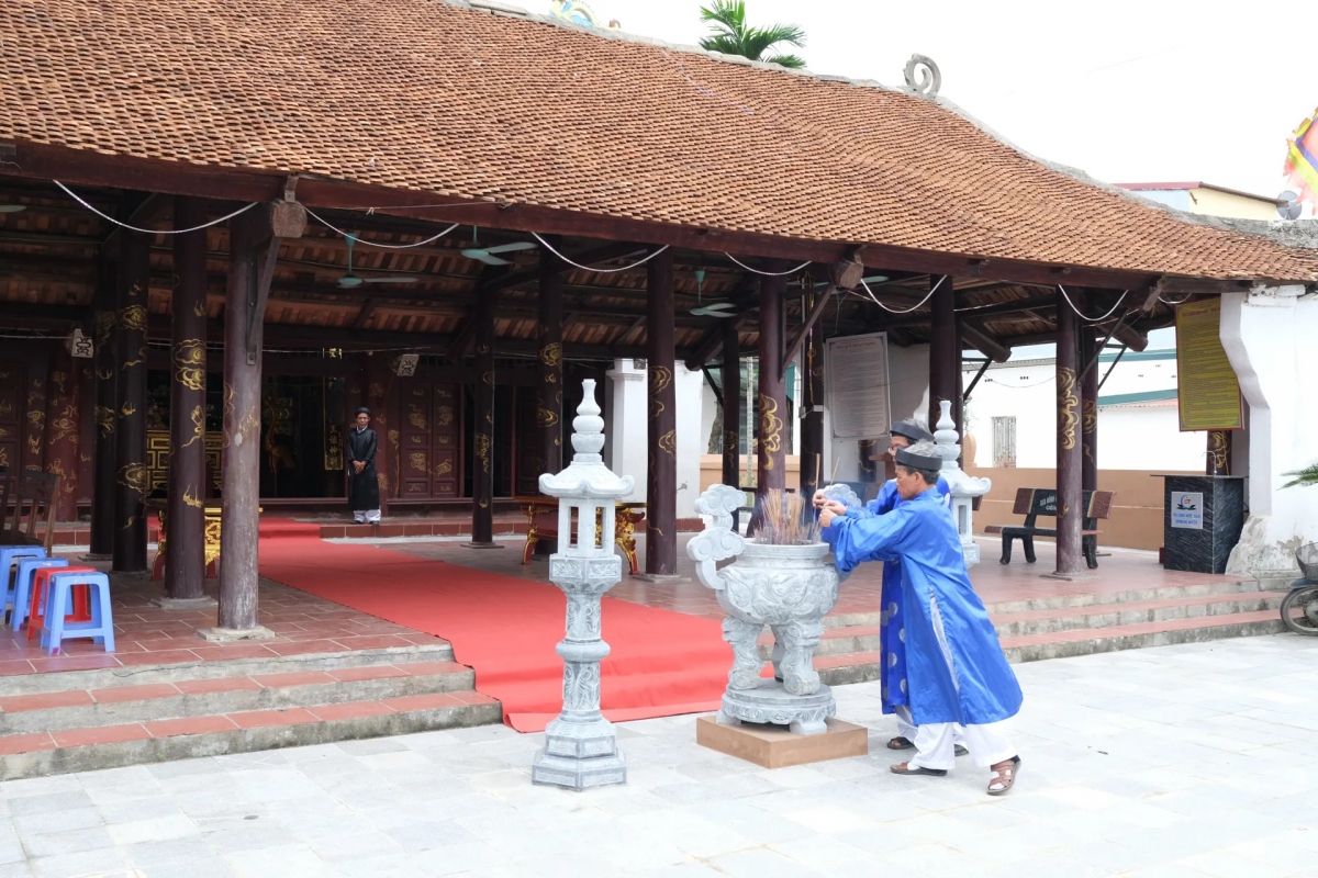 Lưỡng quốc Tiến sĩ Triệu Thái được phong là vị Thành hoàng làng Hoàng Chung và được thờ tự tại đình làng Hoàng Chung. Ảnh: baophutho.vn