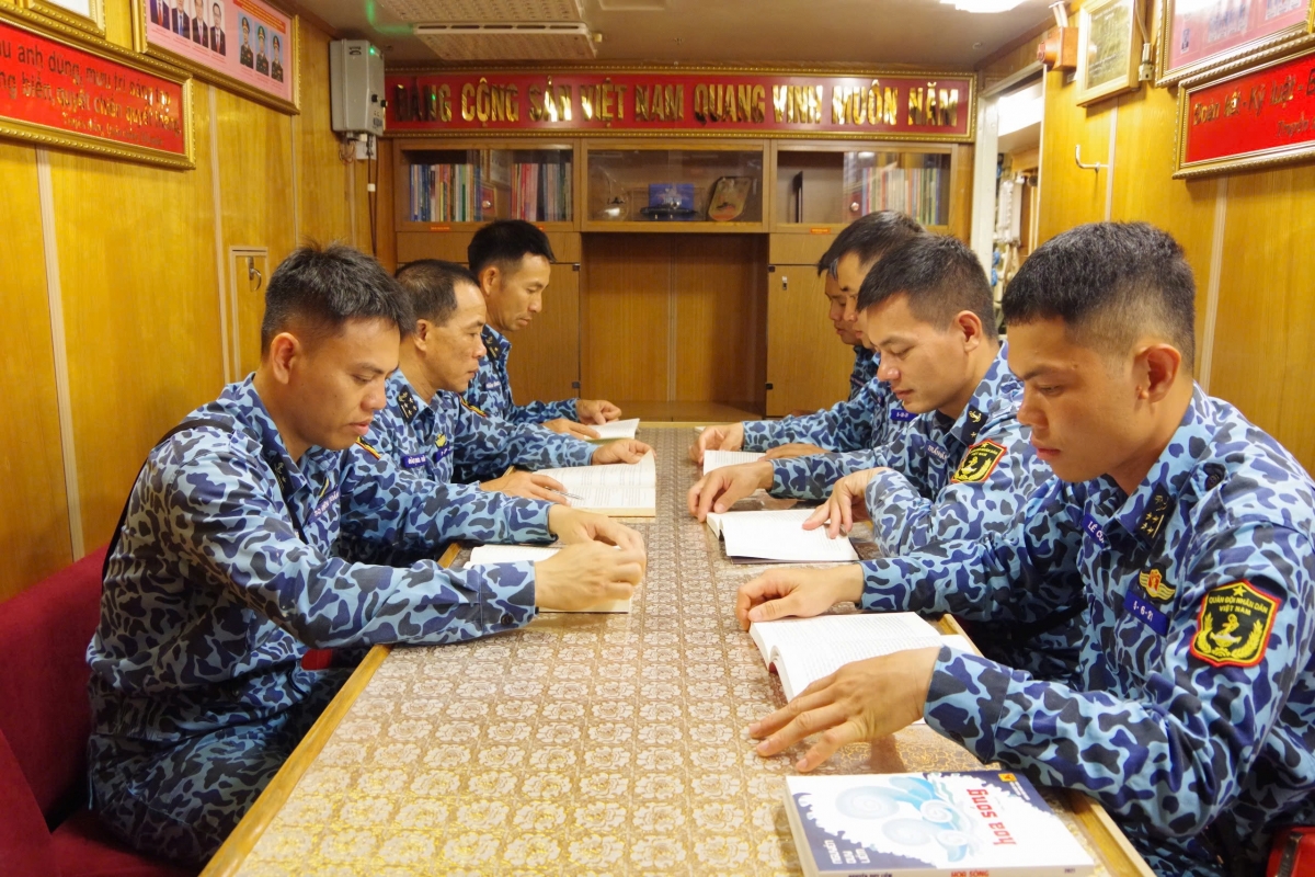 Tủ sách của CBCS luôn được bổ sung, cập nhật đầy đủ, kịp thời (Ảnh: CTV)