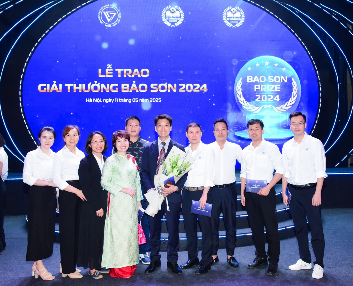 TS Nguyễn Văn Điệp nhận giải thưởng Bảo Sơn 2024. Ảnh: AVAC