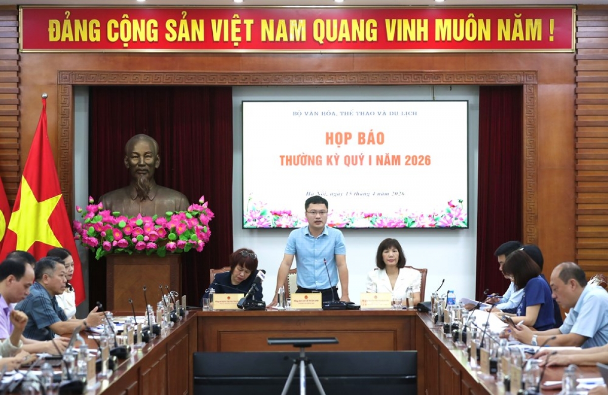 Nhiều vấn đề “nóng” của ngành văn hóa được đặt ra tại cuộc họp báo. Ảnh: Trần Huấn
