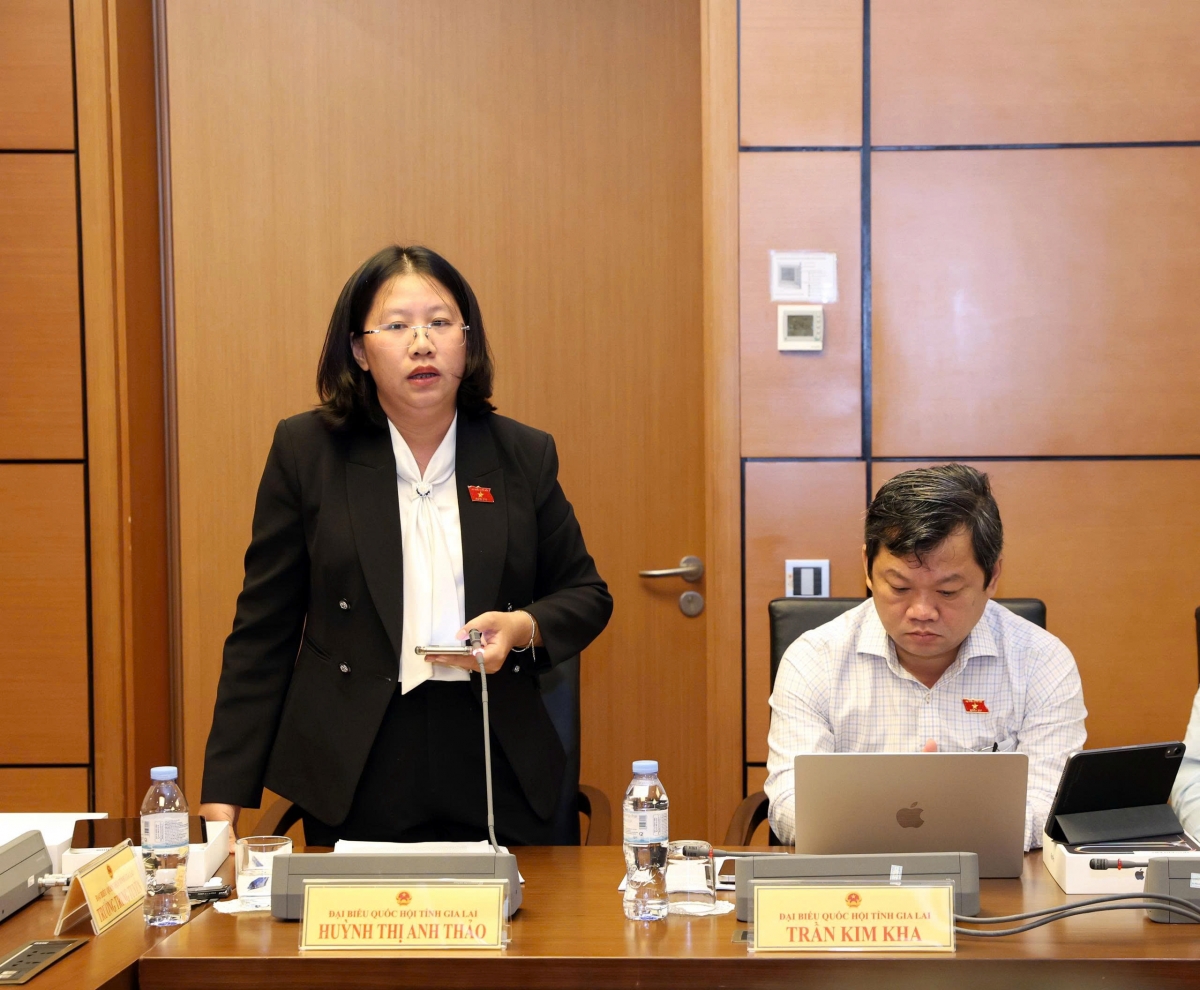 Đại biểu Huỳnh Thị Anh Thảo phát biểu thảo luận về Dự thảo Nghị quyết của Quốc hội về phát triển văn hóa Việt Nam