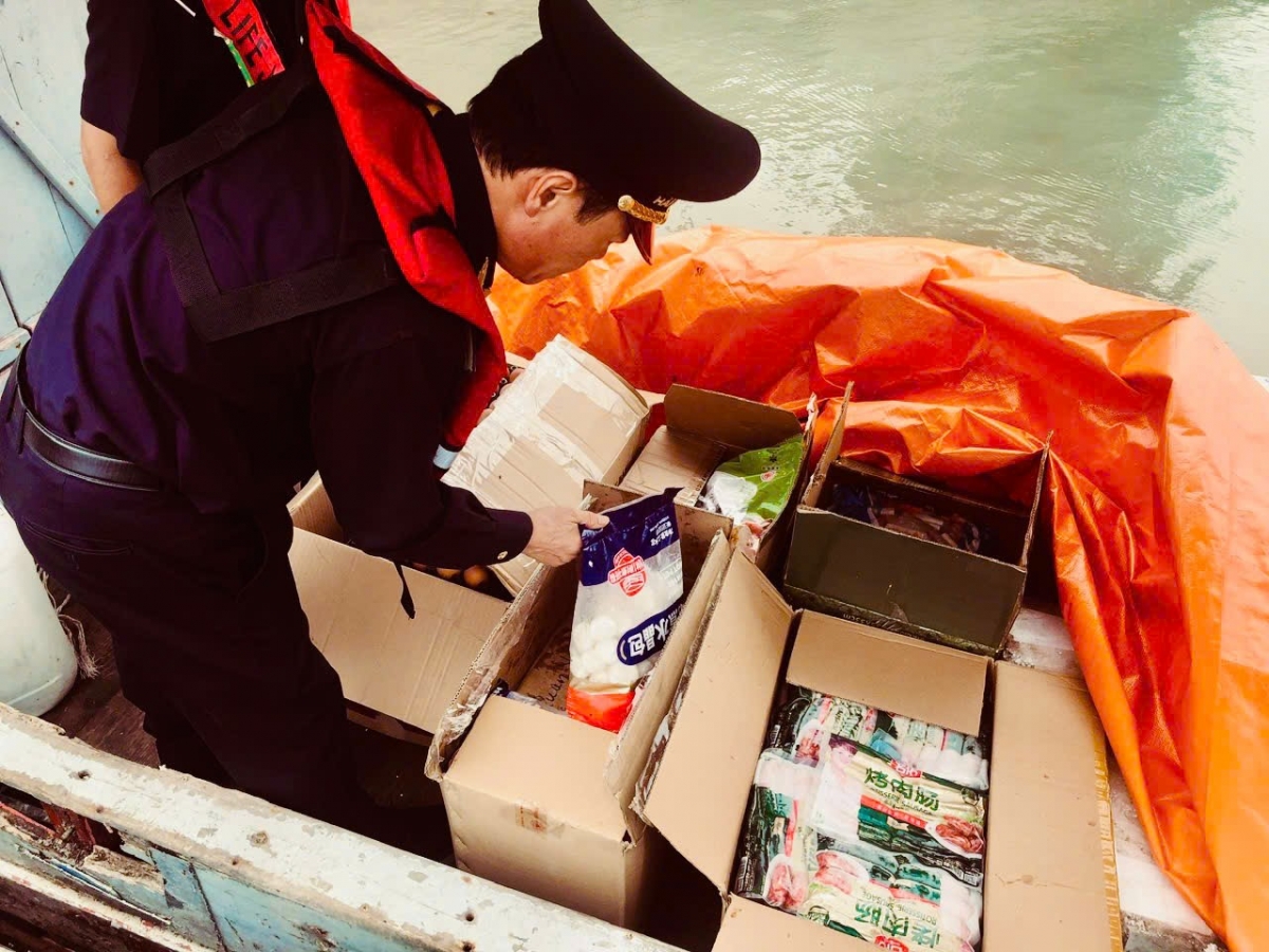 Chi cục Hải quan khu vực VIII bắt giữ nhiều lô hàng không rõ nguồn gốc - Ảnh: Cục Hải quan