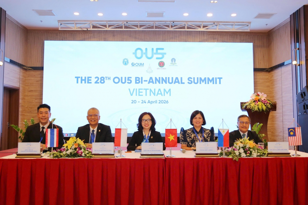 Hiệu trưởng của 5 trường đại học Mở chủ trì Hội nghị (Ảnh HOU)