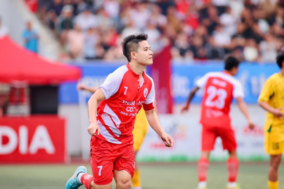 Tuấn Anh ghi bàn duy nhất mang về chiến thắng chung cuộc cho Thiên Khôi FC (ảnh: Vietfootball)