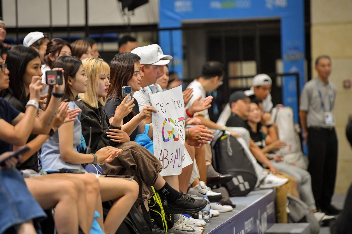 Khán giả lấp kín khu vực sân trung tâm trong ngày thi đấu Chung kết (ảnh: BTC)