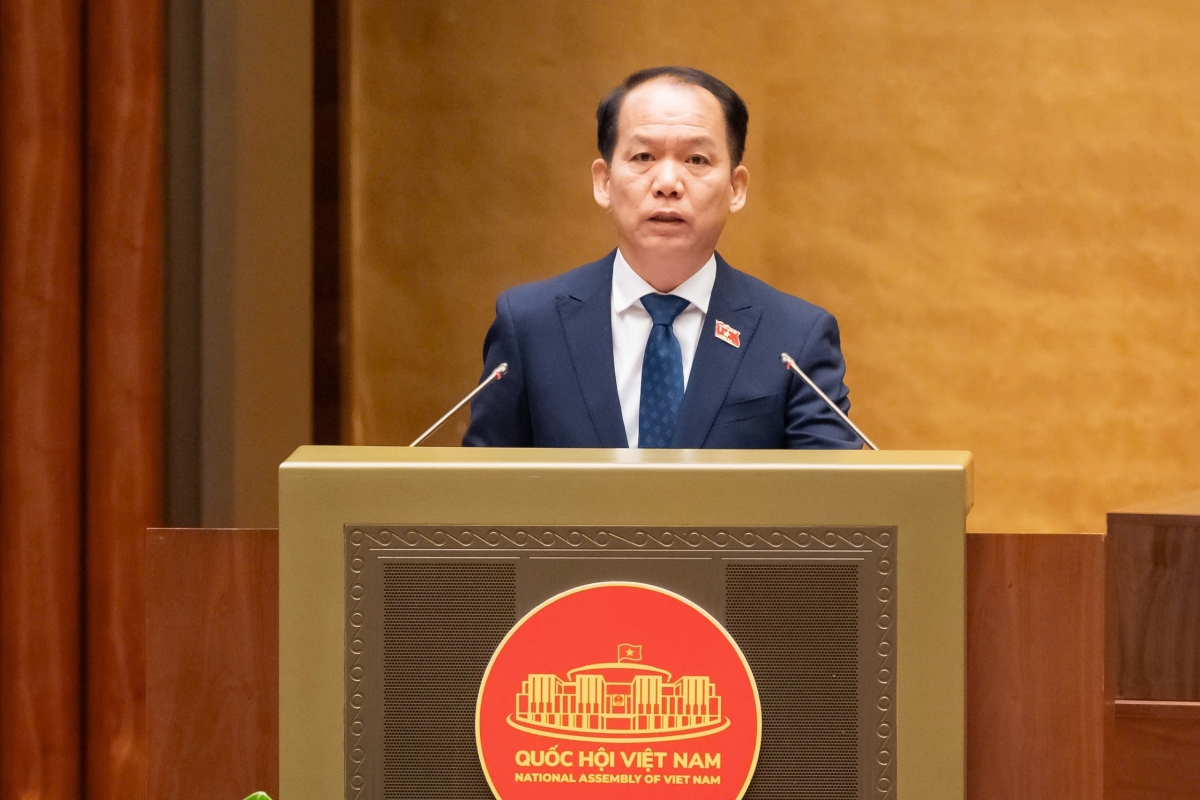 Bộ trưởng Bộ Tư pháp Hoàng Thanh Tùng trình bày Tờ trình dự án Luật Hộ tịch (sửa đổi)