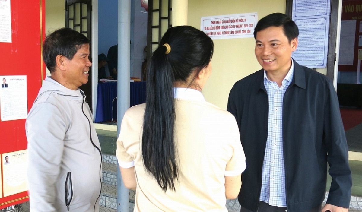 Làm việc bằng cái tâm và trách nhiệm nên ông Blup Núi luôn nhận được sự tin tưởng của bà con.