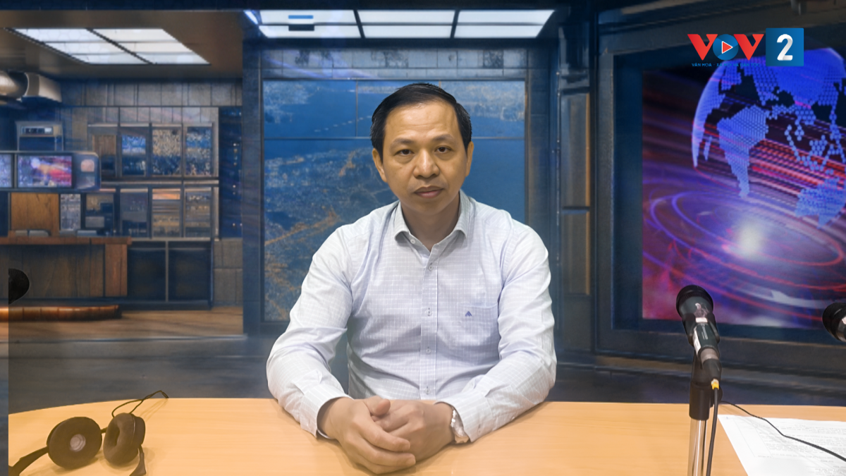 PGS.TS.BS Nguyễn Văn Tuấn - Viện trưởng Viện Sức khỏe tâm thần- BV Bạch Mai tư vấn cho thính giả tại phòng thu VOV2