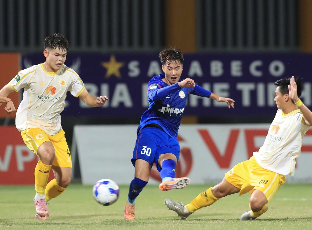 Quy Nhơn United thi đấu đầy nỗ lực trong chặng đua nước rút (Ảnh: PVF)