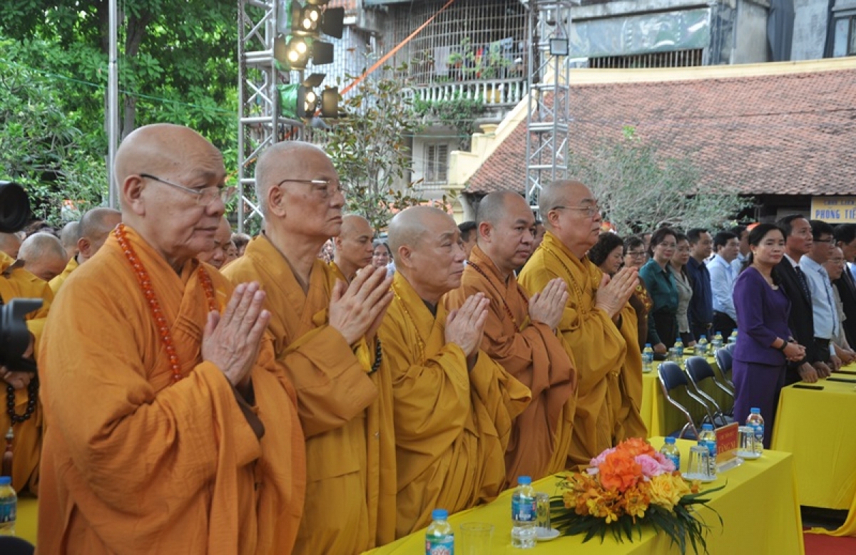 Các chư tôn đức lãnh đạo Giáo hội Phật giáo Việt Nam tham dự buổi lễ (Ảnh: Lê Anh Dũng)