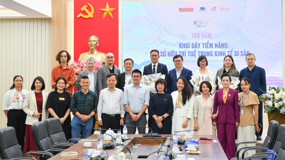 Đại biểu tham dự tọa đàm “Khơi dậy tiềm năng: Sở hữu trí tuệ trong kinh tế di sản” do Báo Nhân dân tổ chức