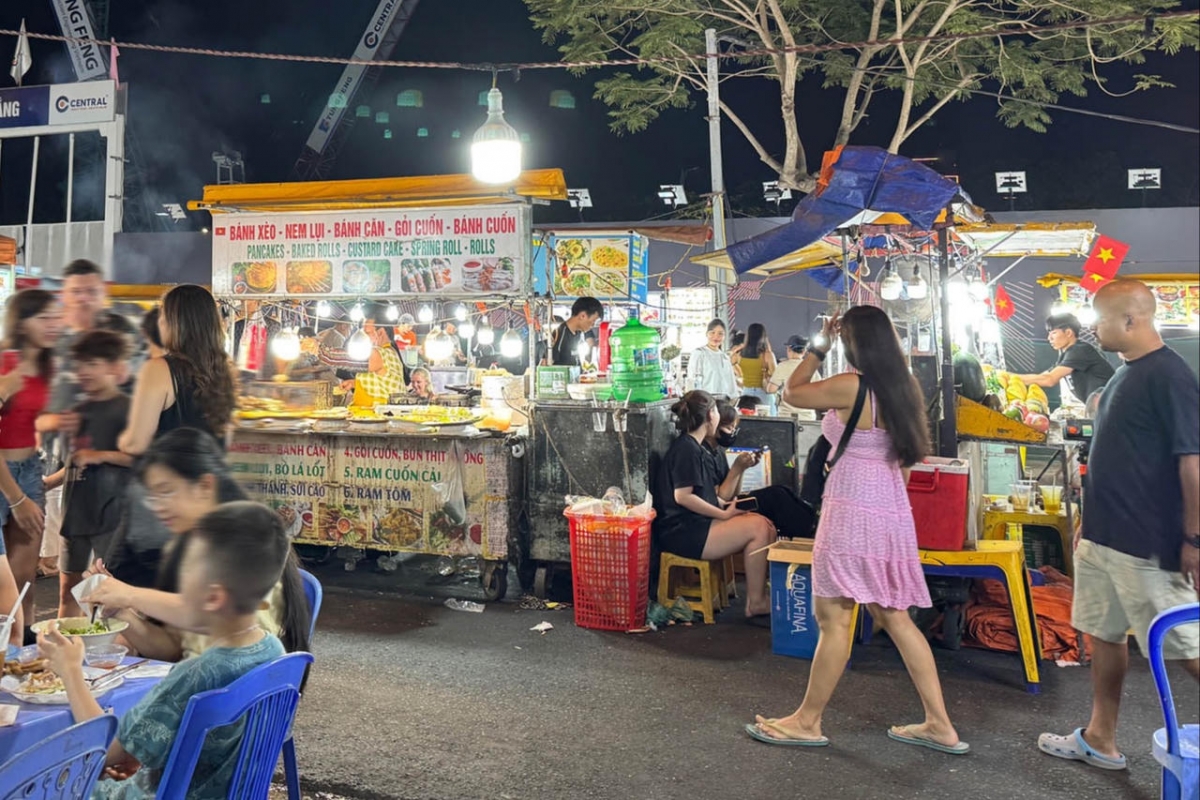 Thức ăn đường phố là một trong những nguyên nhân gây ra nhiều vụ ngộ độc thực phẩm: Ảnh: Internet