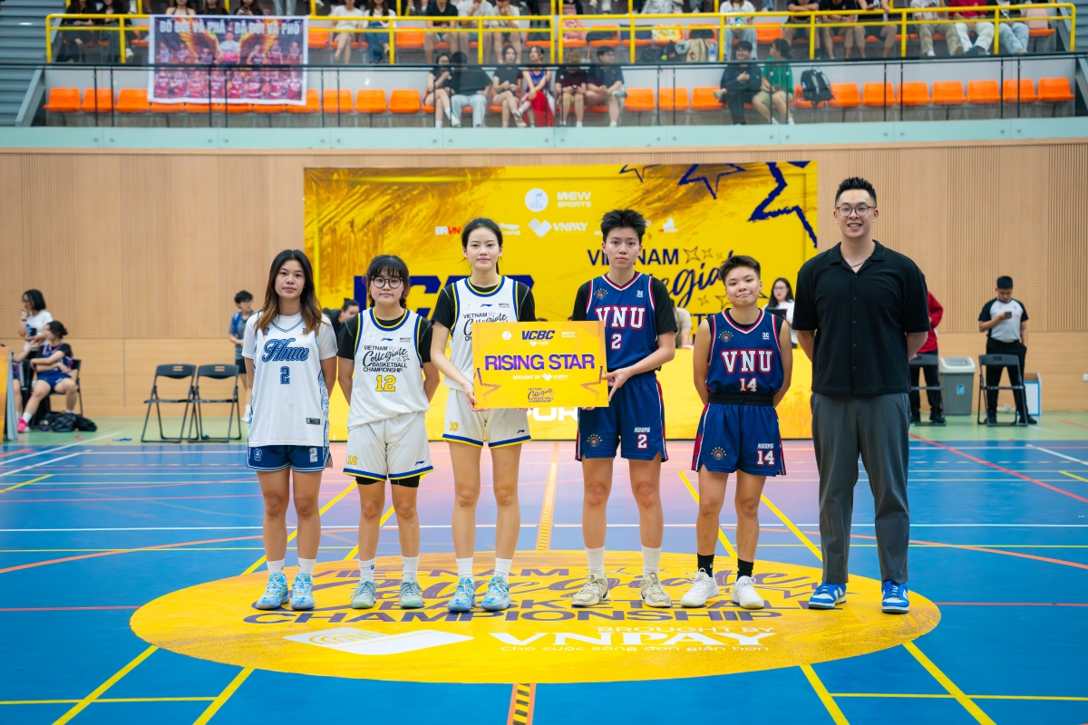 Các VĐV xuất sắc nhận giải thưởng cá nhân (ảnh: BTC)