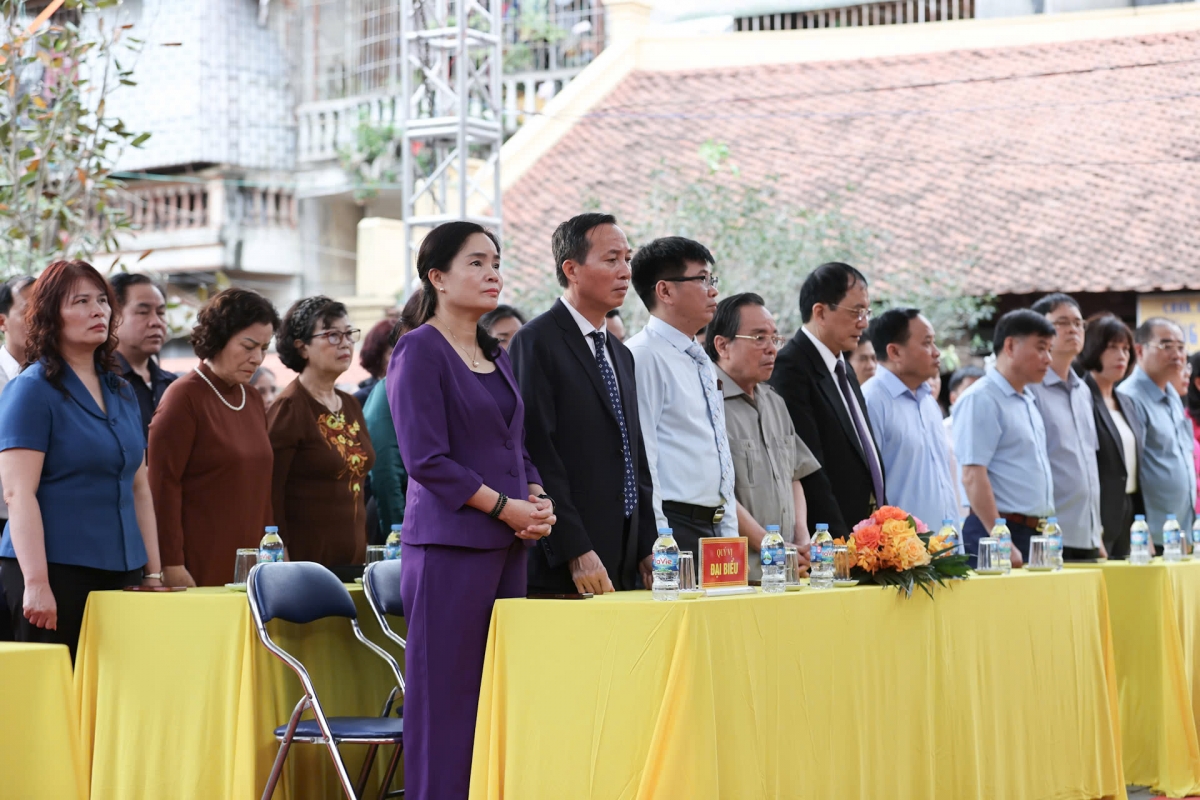 Bà Trịnh Thị Thủy – Thứ trưởng Bộ Văn hóa, Thể thao và Du lịch; ông Vũ Hoài Bắc – Trưởng Ban Tôn giáo Chính phủ (Bộ Dân tộc và Tôn giáo); cùng lãnh đạo Ủy ban Trung ương Mặt trận Tổ quốc Việt Nam, Sở Dân tộc và Tôn giáo các tỉnh Tuyên Quang, Cao Bằng và các phường trên địa bàn TP Hà Nội