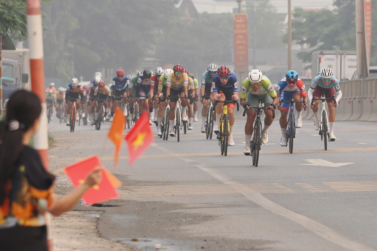 Các cua-rơ tranh tài chặng 4 từ Hà Nội đi Thanh Hóa với lộ trình 114km (ảnh: BTC)