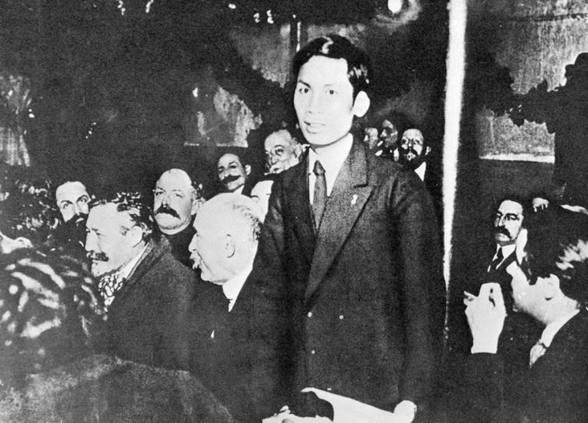 Nguyễn Ái Quốc tại Đại hội lần thứ XVIII của Đảng Xã hội Pháp ở Tua, tháng 12/1920. Ảnh tư liệu