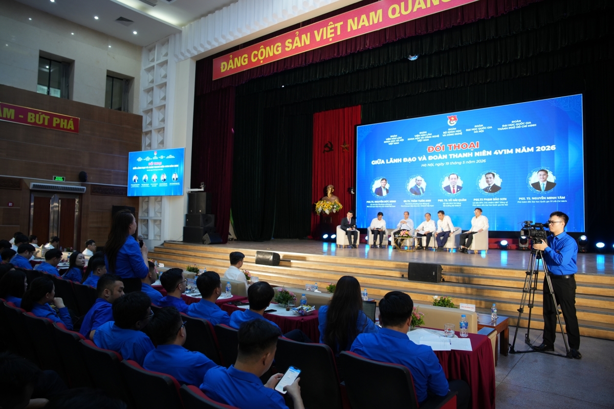 Các đại biểu tham gia chương trình (Ảnh: VNU)