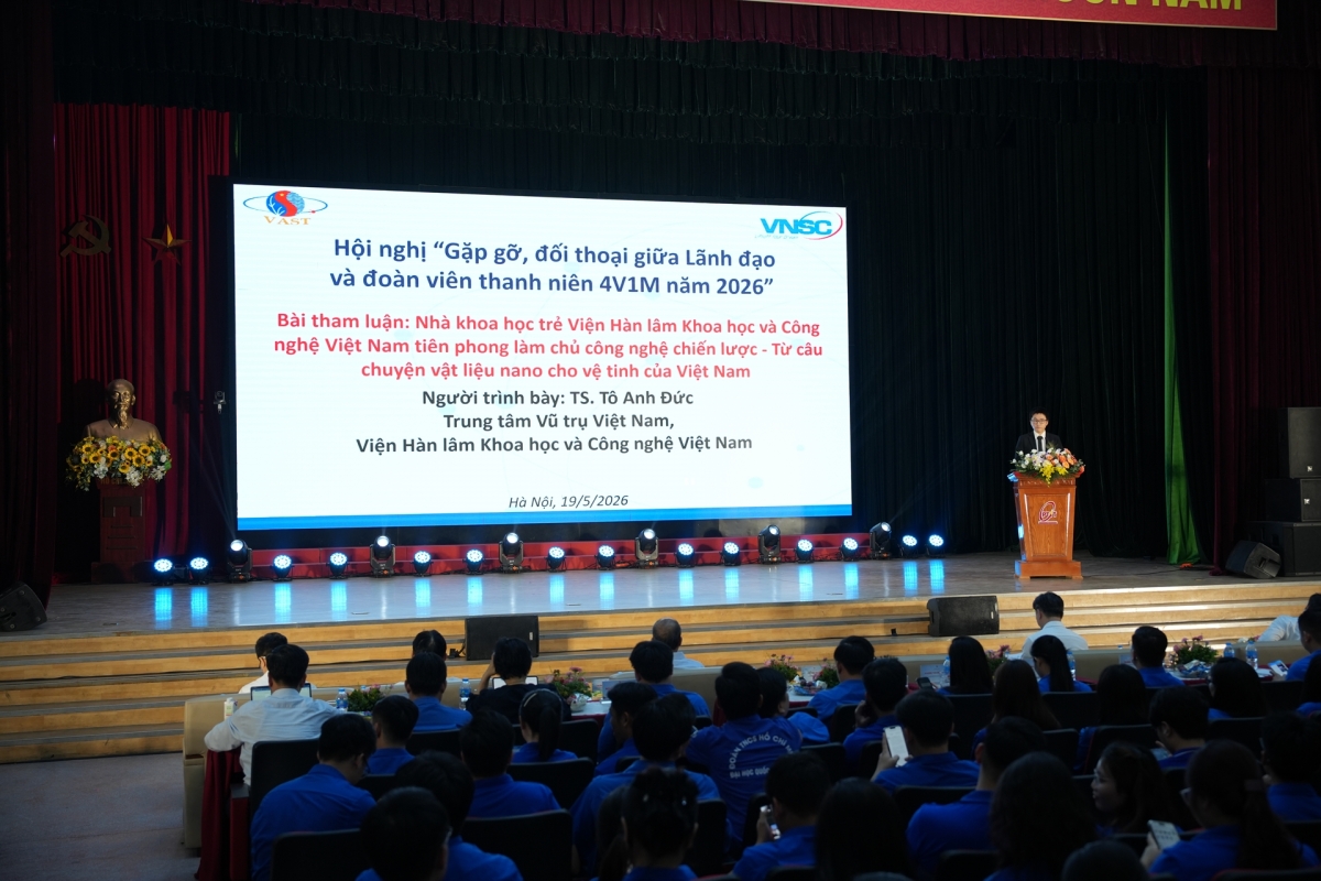 TS. Tô Anh Đức, Trung tâm Vũ trụ Việt Nam, Viện Hàn lâm KH&amp;CN VN chia sẻ tại chương trình
(Ảnh: VNU)