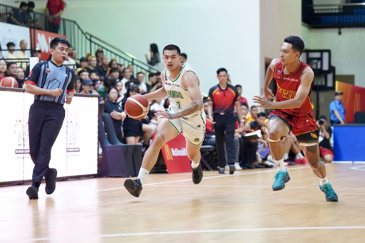 Saigon Heat (đỏ) khởi đầu mùa giải bằng 2 chiến thắng liên tiếp trước Cantho Catfish (ảnh: VBA)