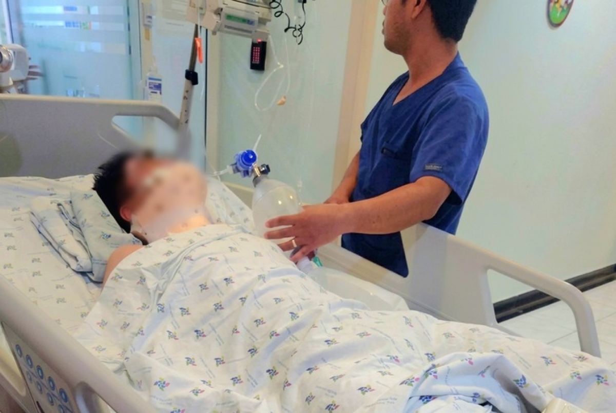 Nam sinh lớp 8 Trường THCS Nguyễn Du, tỉnh Lâm Đồng được điều trị tích cực tại Bệnh viện Nhi đồng Thành phố (TP.HCM) sau khi có hành vi tự tử nghi do bạo lực học đường. Ảnh: Gia đình cung cấp