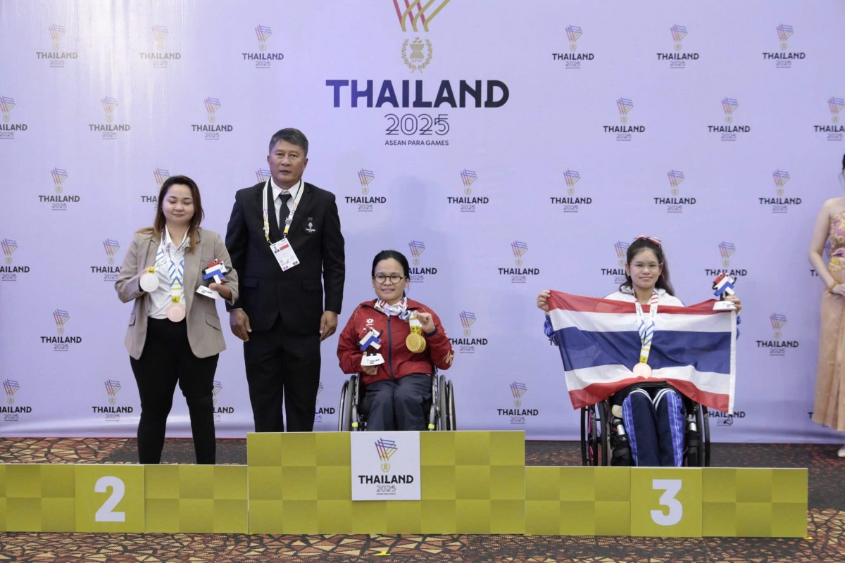 Cờ vua người khuyết tật Việt Nam thi đấu ấn tượng tại ASEAN Para Games 13 (ảnh: Quang Vũ)