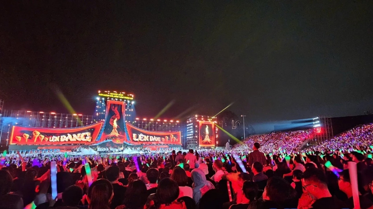 Concert Hạ Long thu hút hàng nghìn người tham dự. Ảnh: daidoanket.vn
