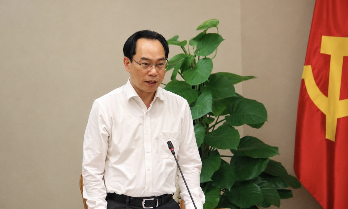 Bộ trưởng Bộ GDĐT Hoàng Minh Sơn báo cáo tại buổi làm việc (Ảnh: Moet)