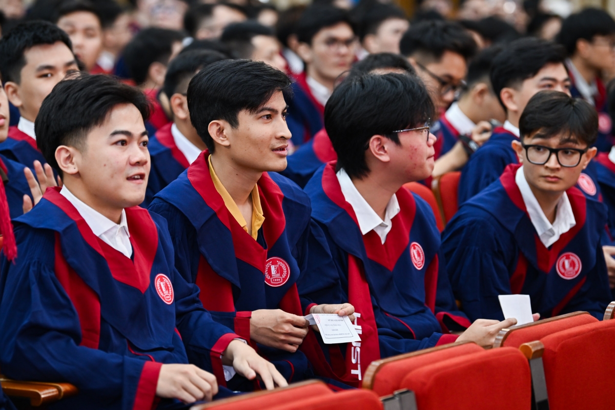 Tân cử nhân, kỹ sư tại Lễ tốt nghiệp Đại học Bách khoa Hà Nội
(Ảnh: Hust)